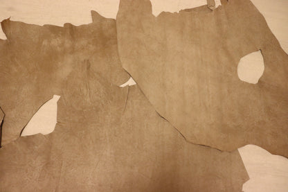 ds25円！新入荷！イタリアンレザー　吟すり加工　ハギレ　ムラ染　ベージュブラウン　140ds