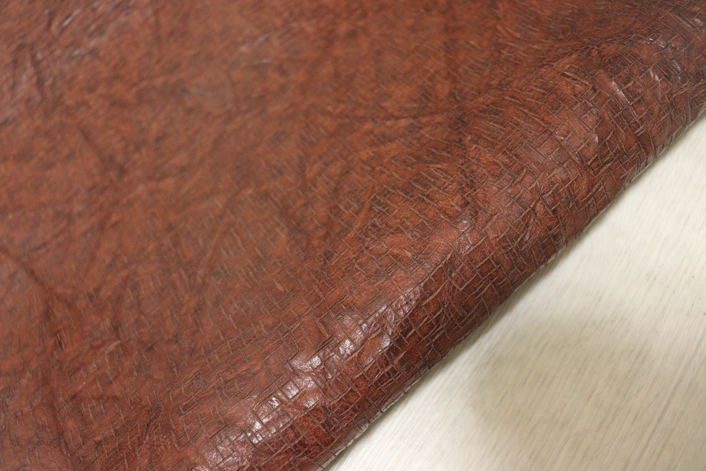 ds70円！イタリアンレザー　ショルダー　絞り加工×エンボス　オイルヌメ　110ds