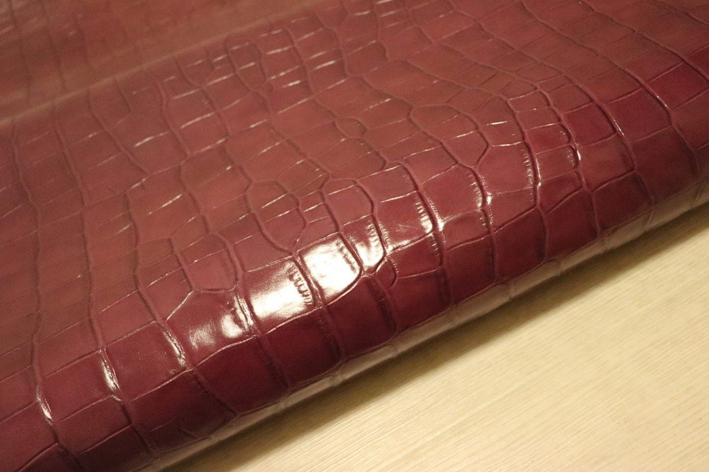 ds28円！新入荷!姫路レザー　グレープ　クロコ型押し　顔料仕上げ　300ds