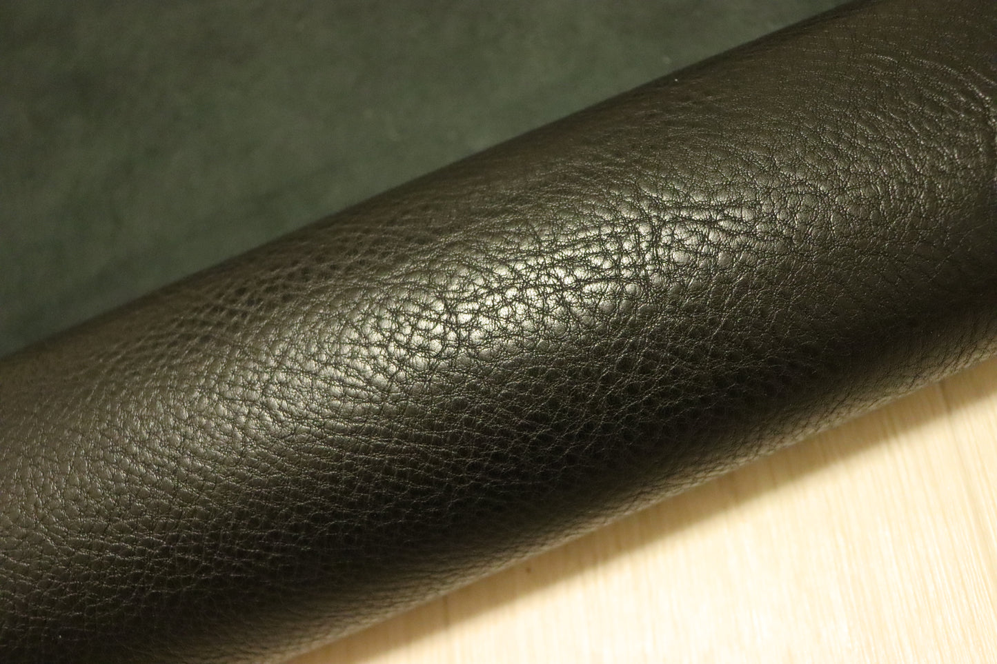 ds75円！トスカーナ ショルダー オイル シュリンク加工　ブラック　130ds