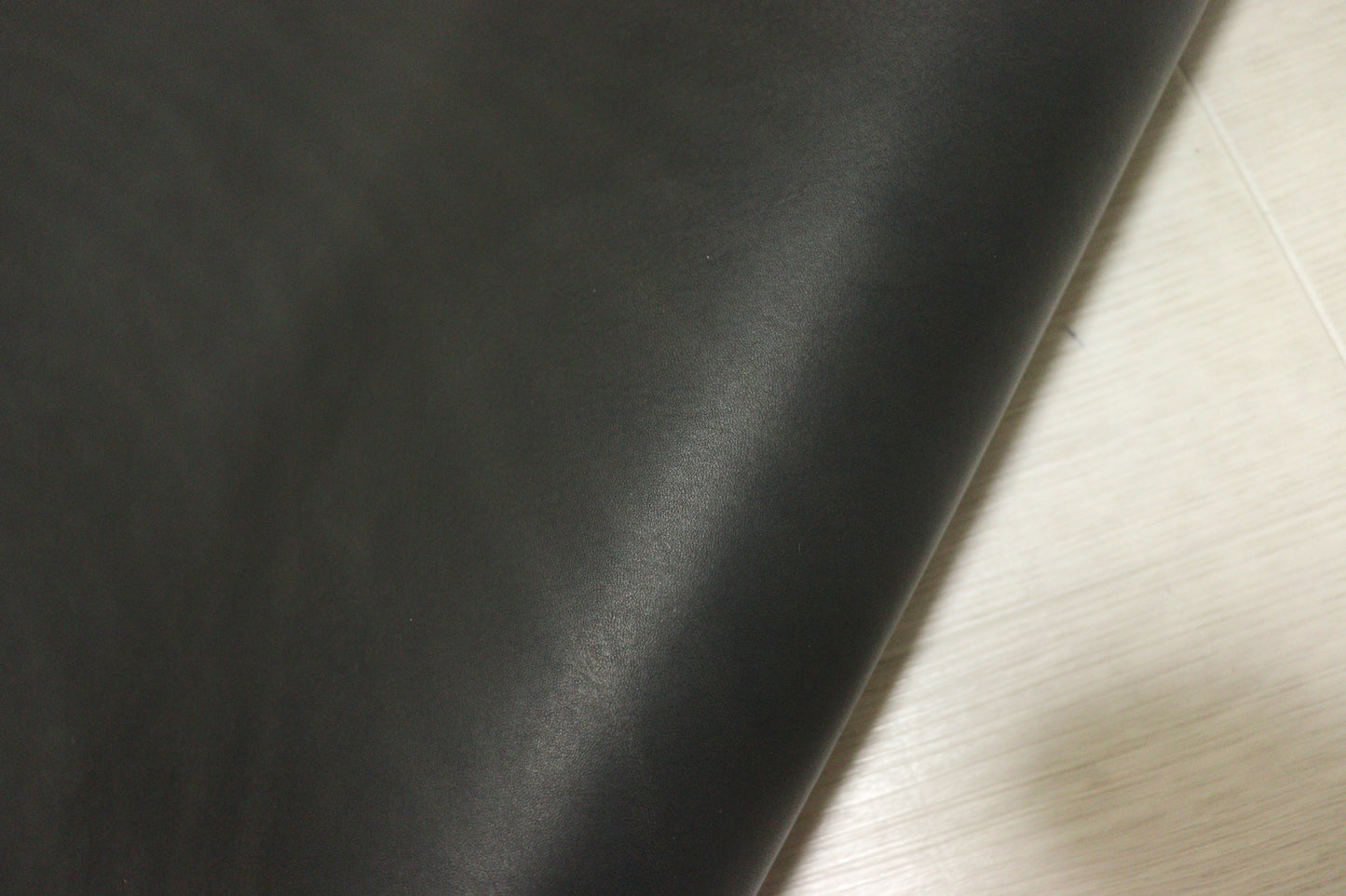 ds70円！イタリアンレザー　ショルダー　オイルヌメ　ブラック　148ds