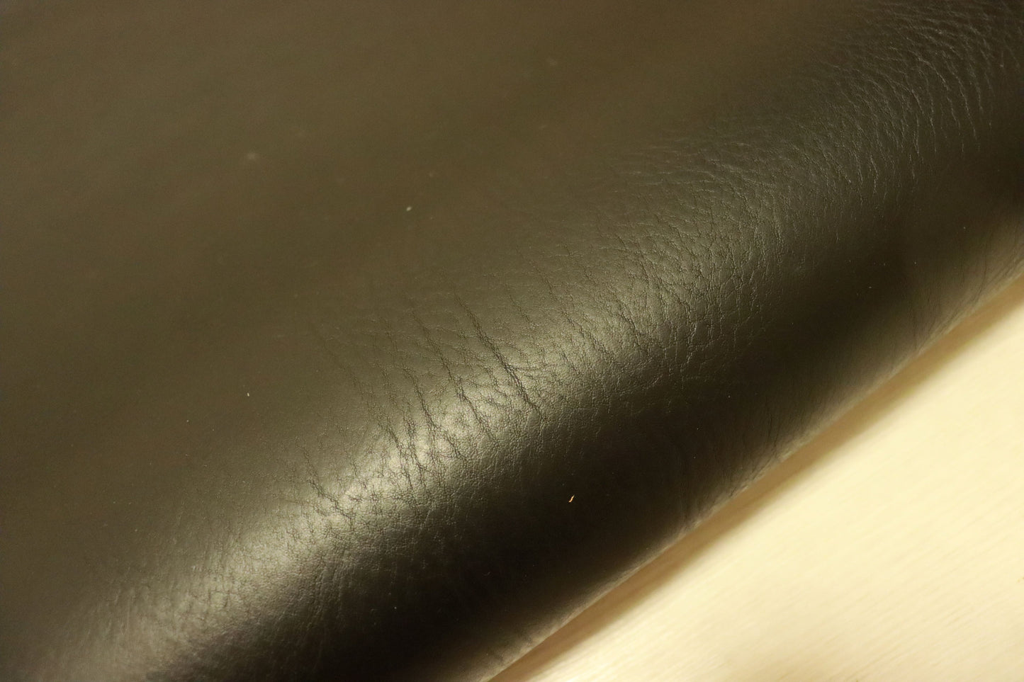 ds75円！新入荷！上質！イタリアンレザー　厚手　オイルヌメ　ショルダー　ブラック　150ds