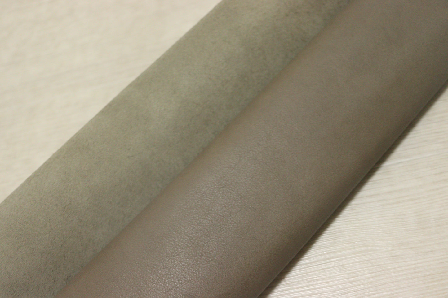 ds28円！新入荷！イタリアンレザー　ALASKA　オリーブ系　スムース加工　200ds