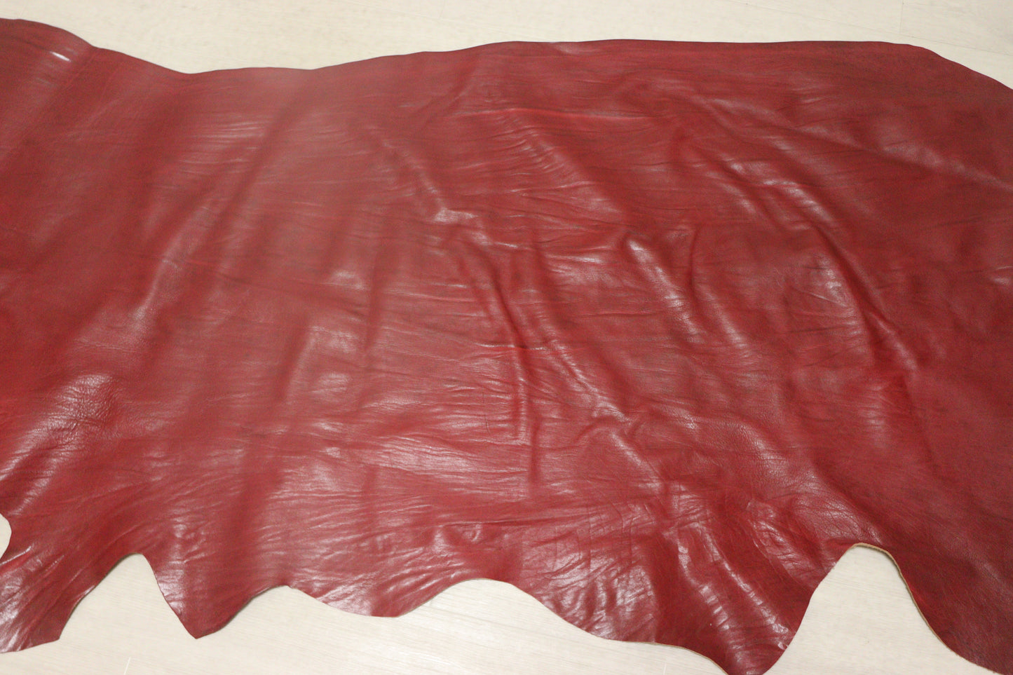 ds28円！訳あり　絞り加工　レッド　アニリン仕上げ　ヌメ革　163ds