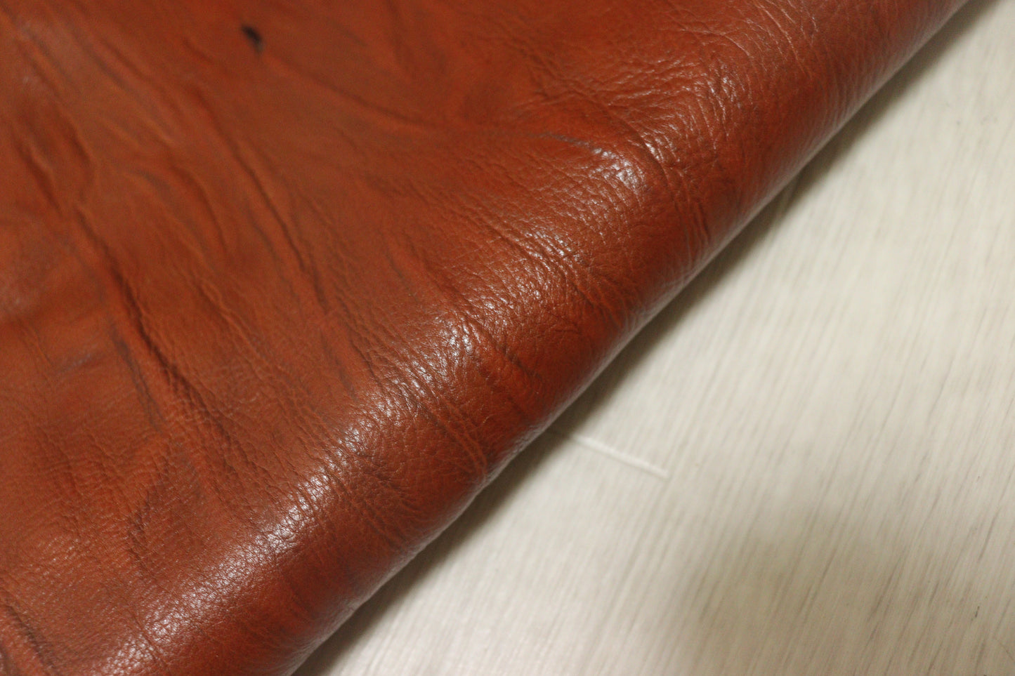 ds28円！訳あり　絞り加工　オレンジキャメル　アニリン仕上げ　ヌメ革　72ds