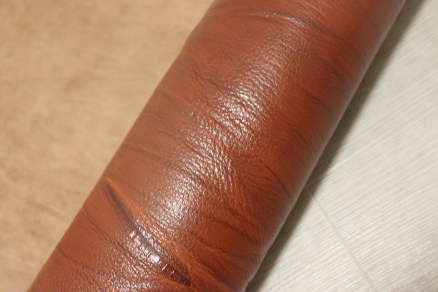 ds28円！訳あり　絞り加工　オレンジキャメル　アニリン仕上げ　ヌメ革　72ds