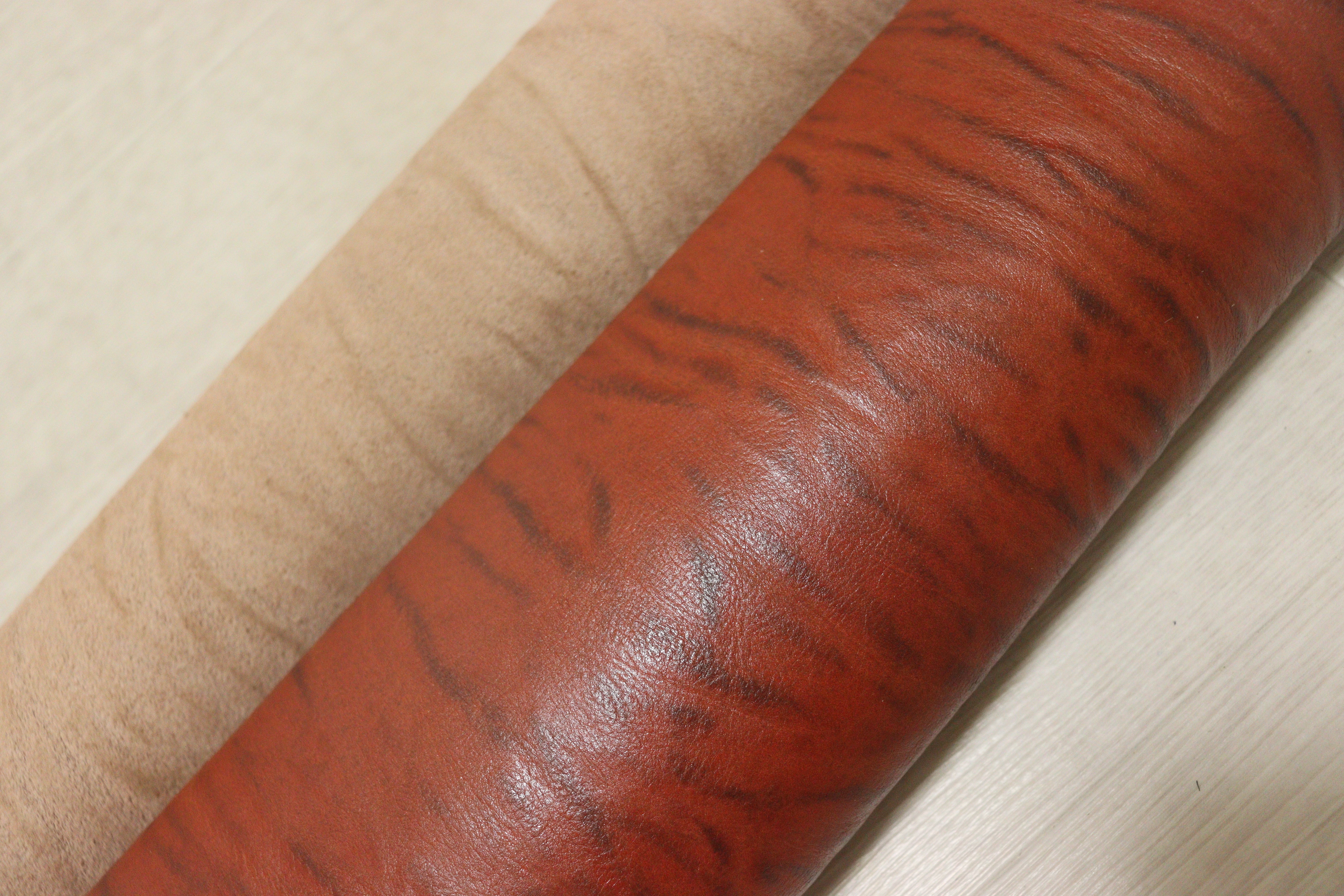 ds28円！訳あり 絞り加工 オレンジキャメル アニリン仕上げ ヌメ革