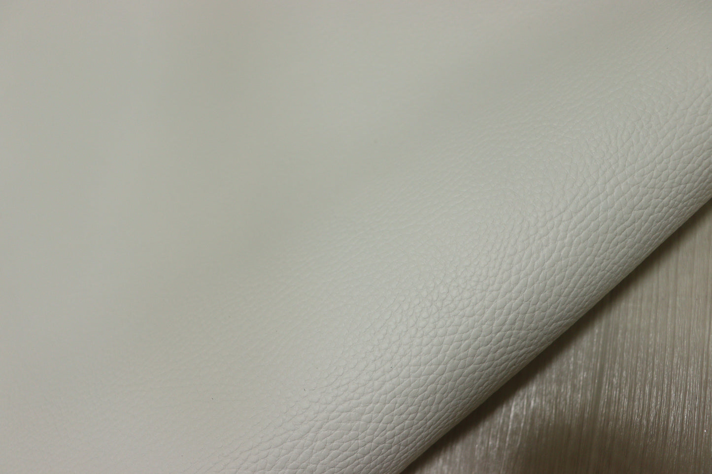 ds25円！新入荷！やや訳あり　もちもち　オフホワイト　シボ型押し　230ds