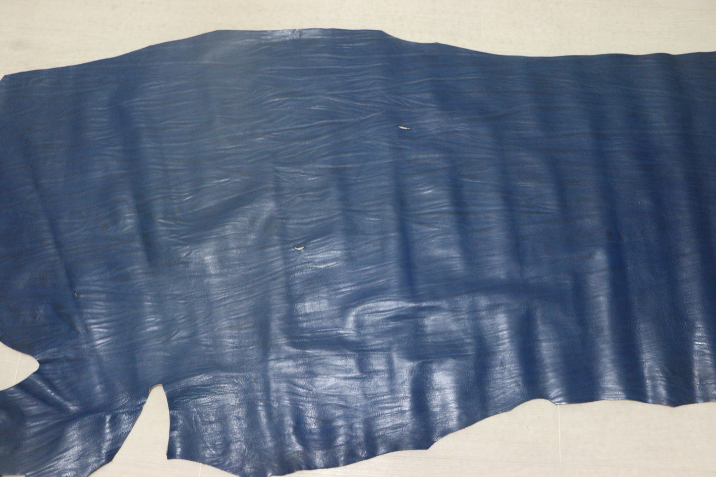 ds28円！訳あり　絞り加工　サファイア　アニリン仕上げ　ヌメ革　152ds