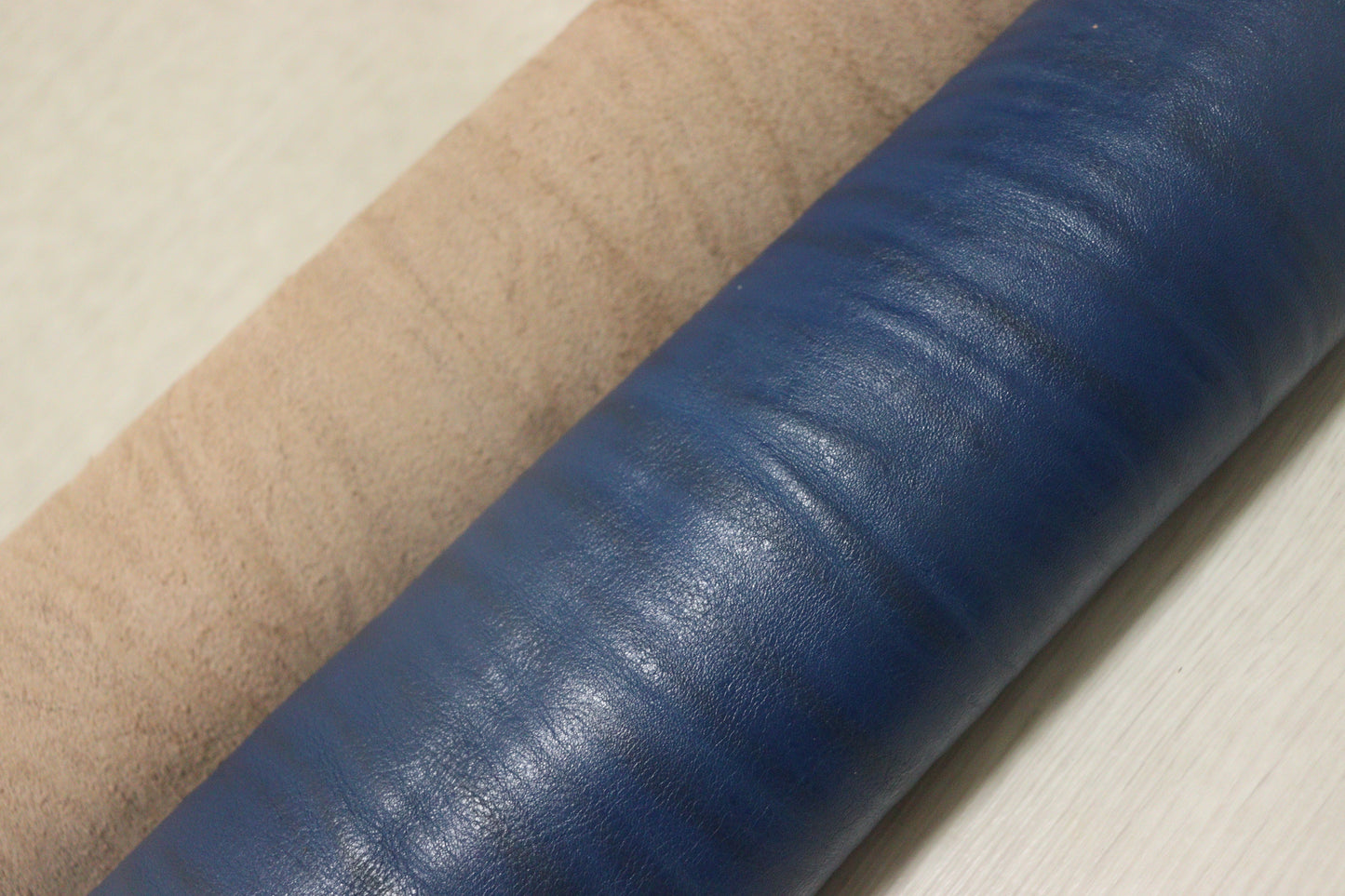 ds28円！訳あり　絞り加工　サファイア　アニリン仕上げ　ヌメ革　152ds