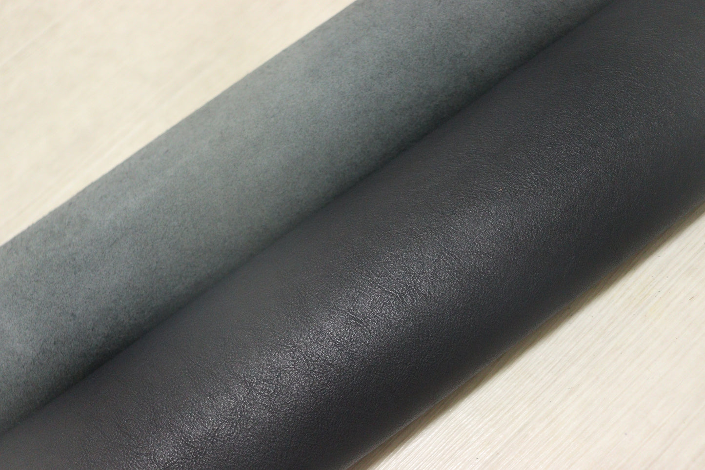 ds50円！イタリアンレザー　オイルヌメ　ブラック　スムース加工　168ds