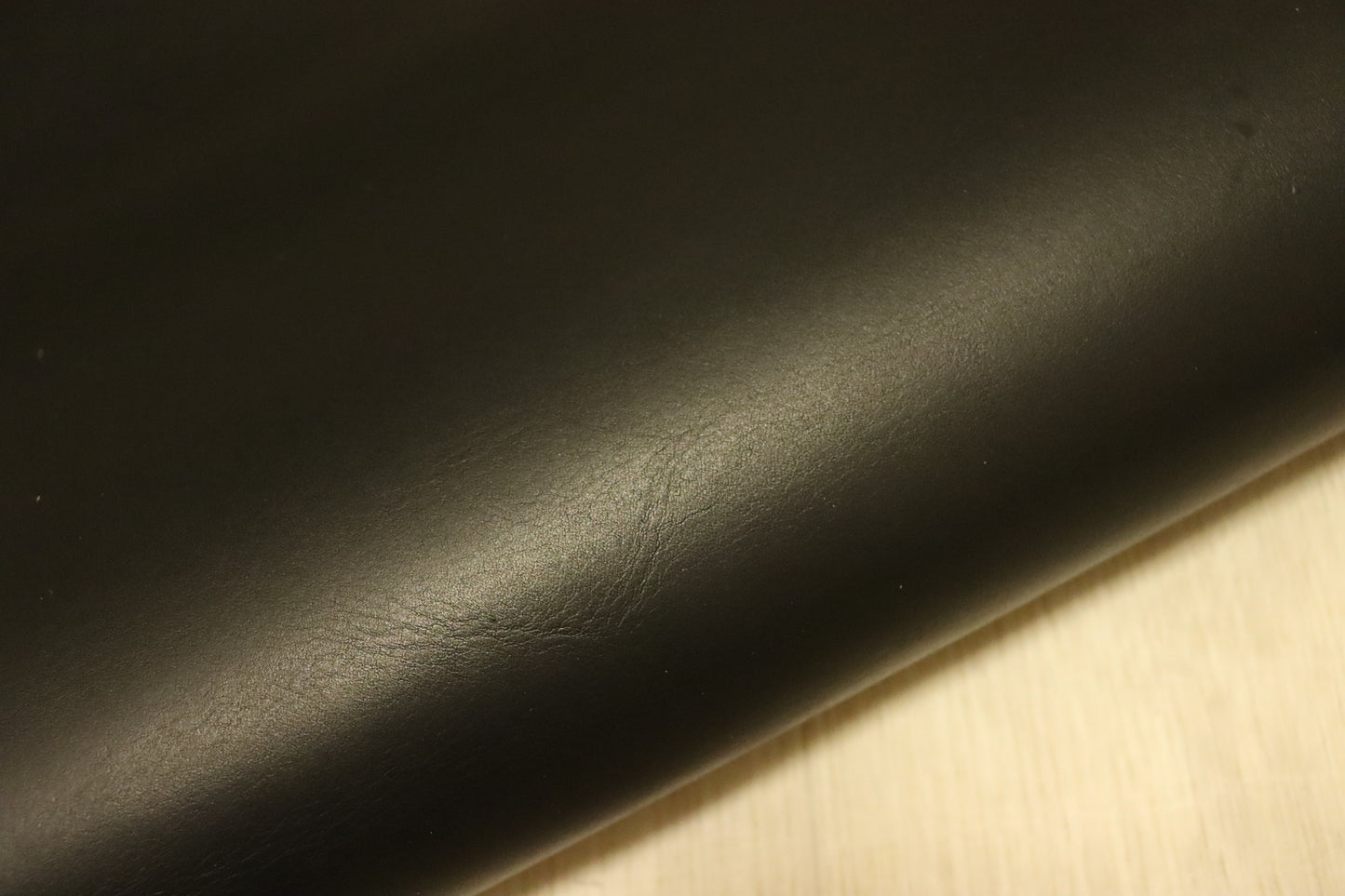ds75円！新入荷!ITALPEL オイルヌメ　ブラック　ショルダー　120ds