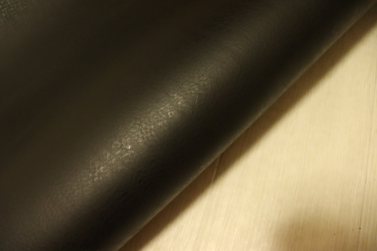 ds75円！新入荷！上質！極厚　シュリンク加工　ブラック　ショルダー　136ds