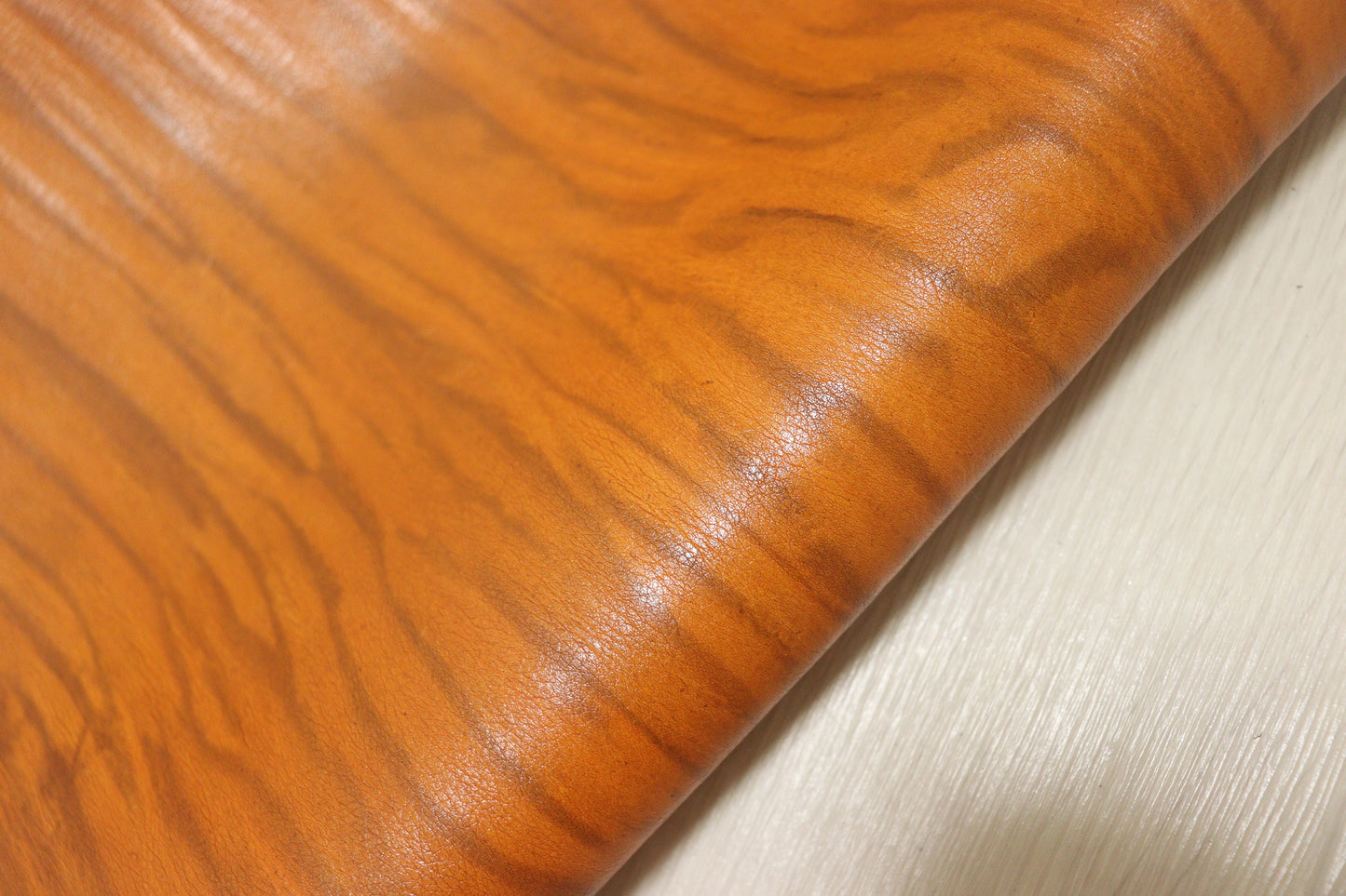 ds28円！訳あり　絞り加工　イエローキャメル　アニリン仕上げ　ヌメ革　90ds