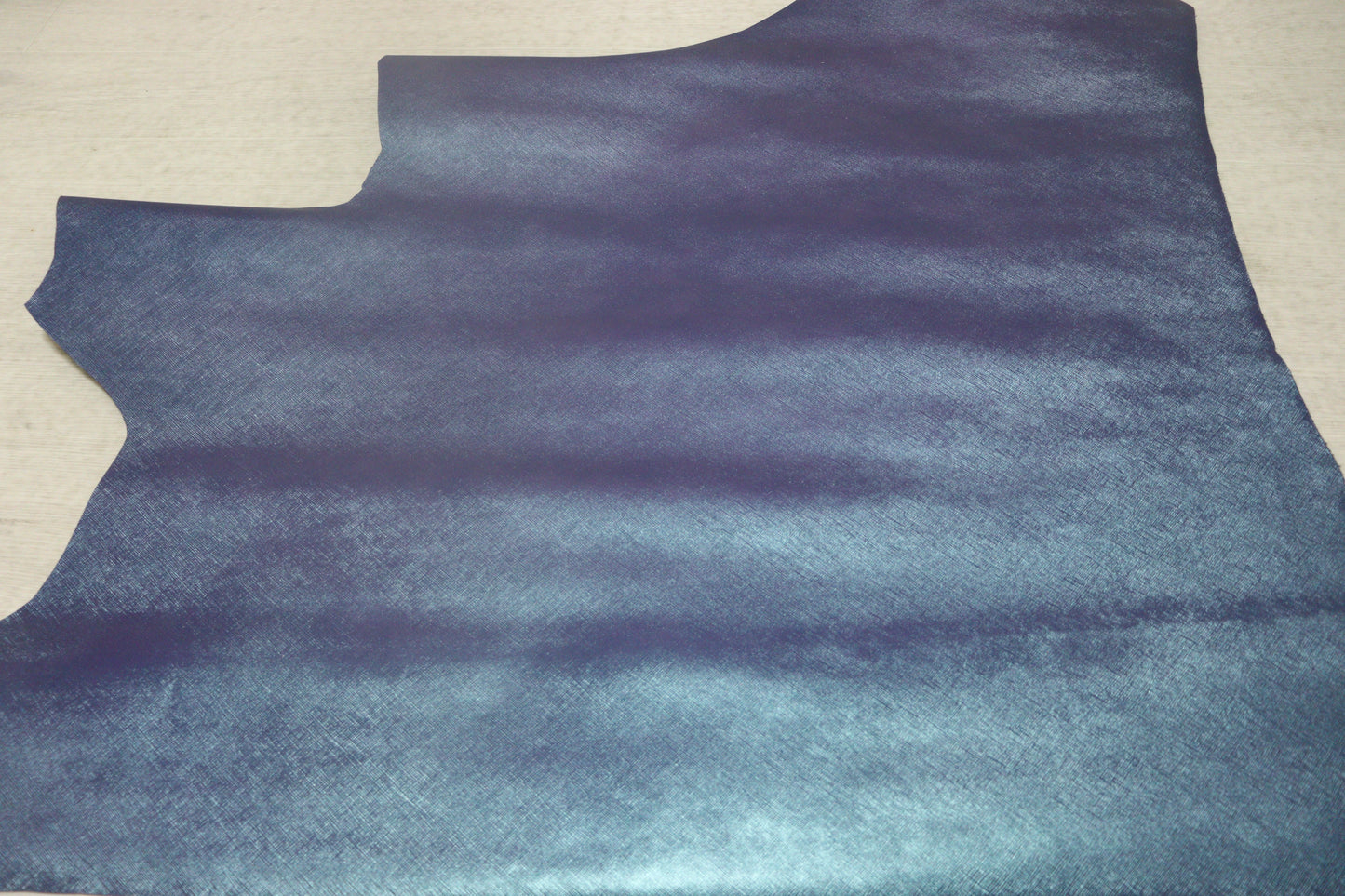 ds28円！新入荷！顔料仕上げ　パールネイビー　絹目型押し　70ds