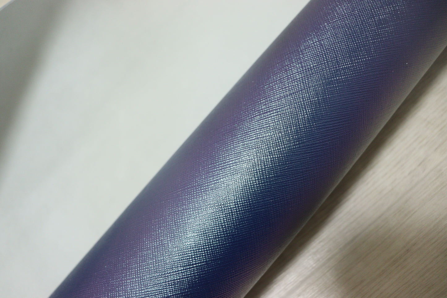 ds28円！新入荷！顔料仕上げ　パールネイビー　絹目型押し　70ds