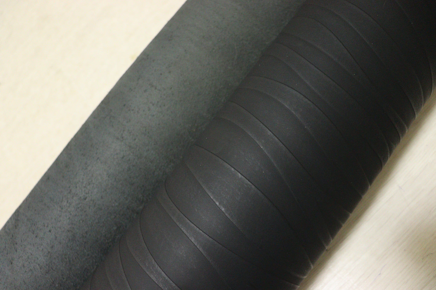 ds28円！新入荷！顔料仕上げ　ブラック　エンボス加工　253ds