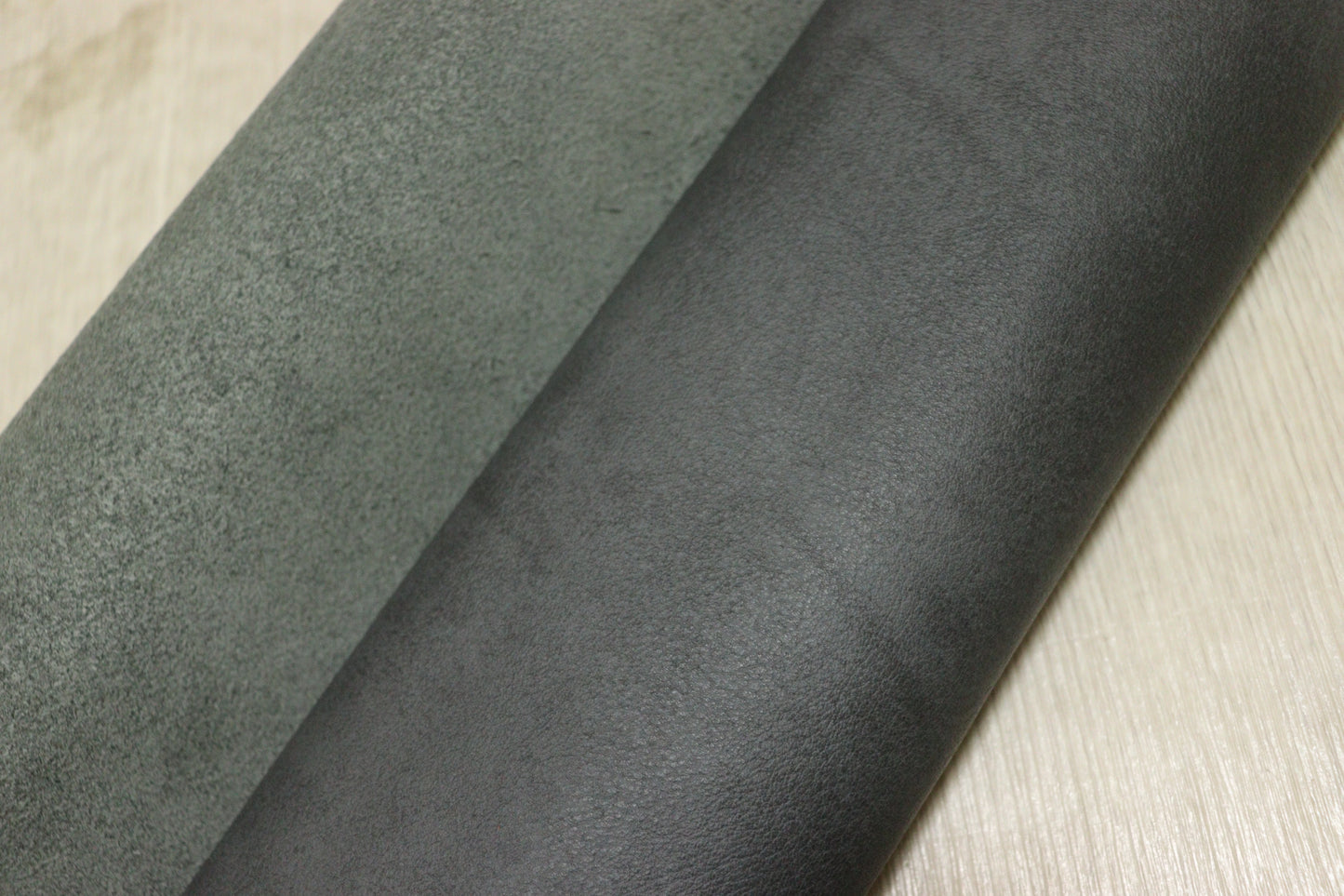 ds28円！イタリアンレザー　ムラ染加工　アッシュグレー　322ds
