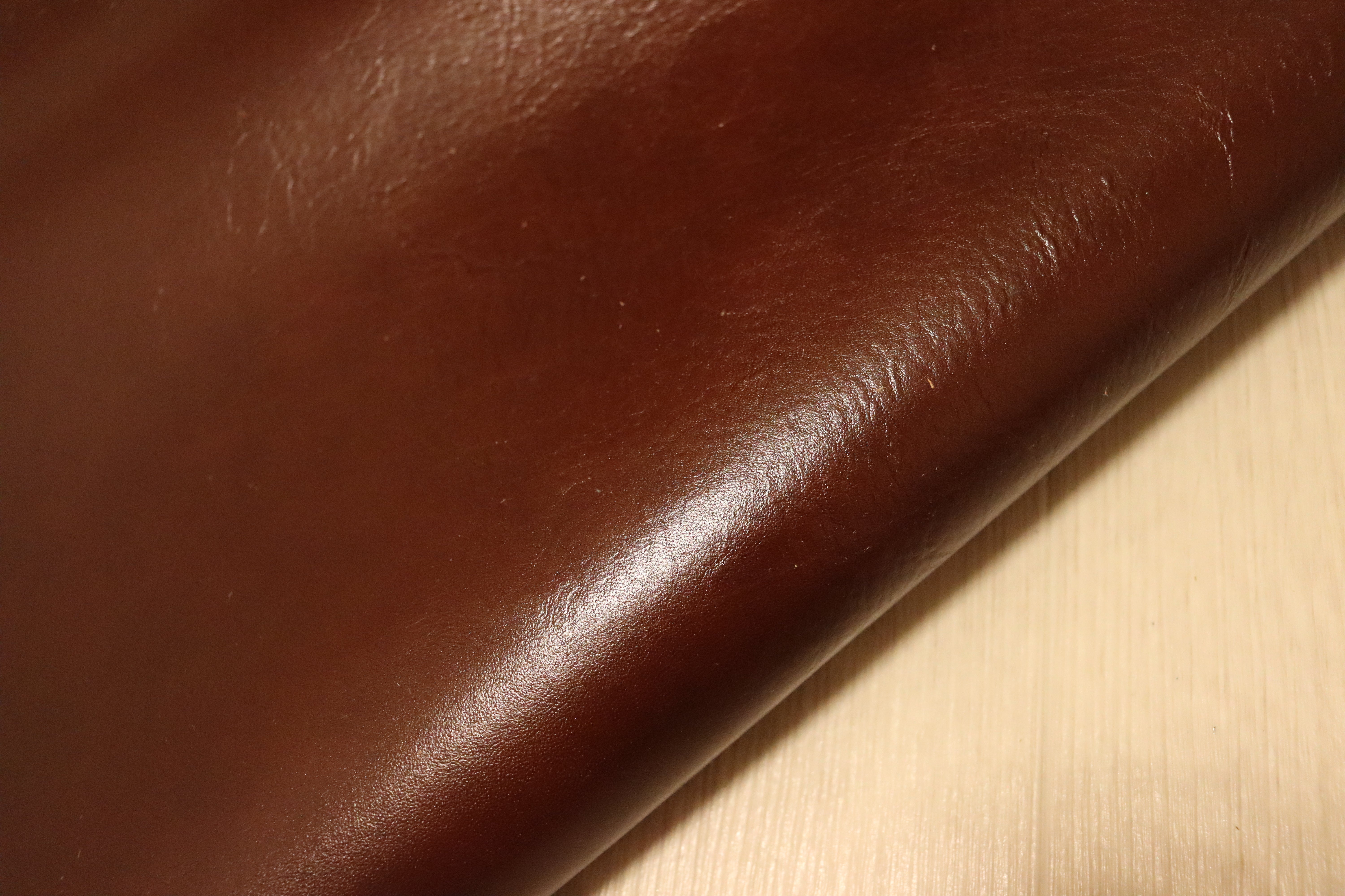 レザー　革　ホール　ヌメ　端切れ　ハギレ  イタリア レザー 革 ホール ヌメ 端切れ ハギレ イタリア - メルカリ