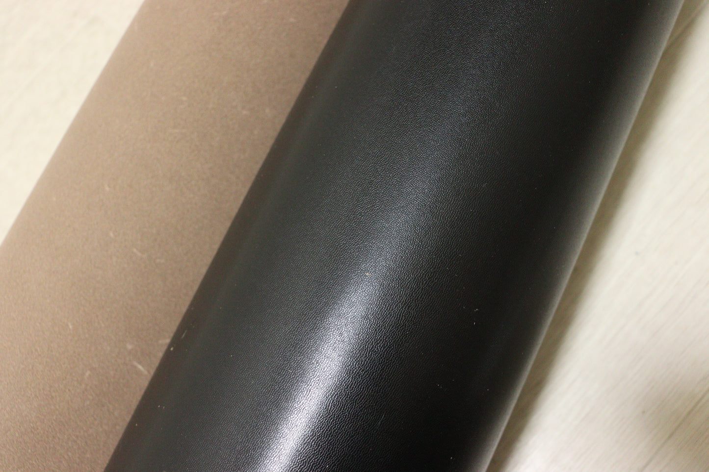 ds25円！新入荷！特殊加工　ヌメ革　ブラック　フィルム貼り　235ds