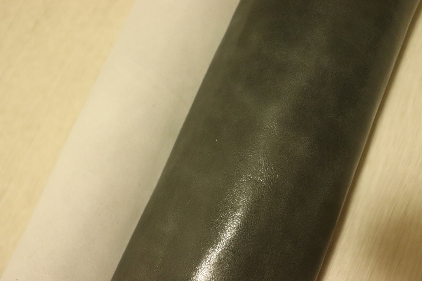 ds25円！新入荷！姫路レザー　カゼイン仕上げ　ダークオリーブ　277ds