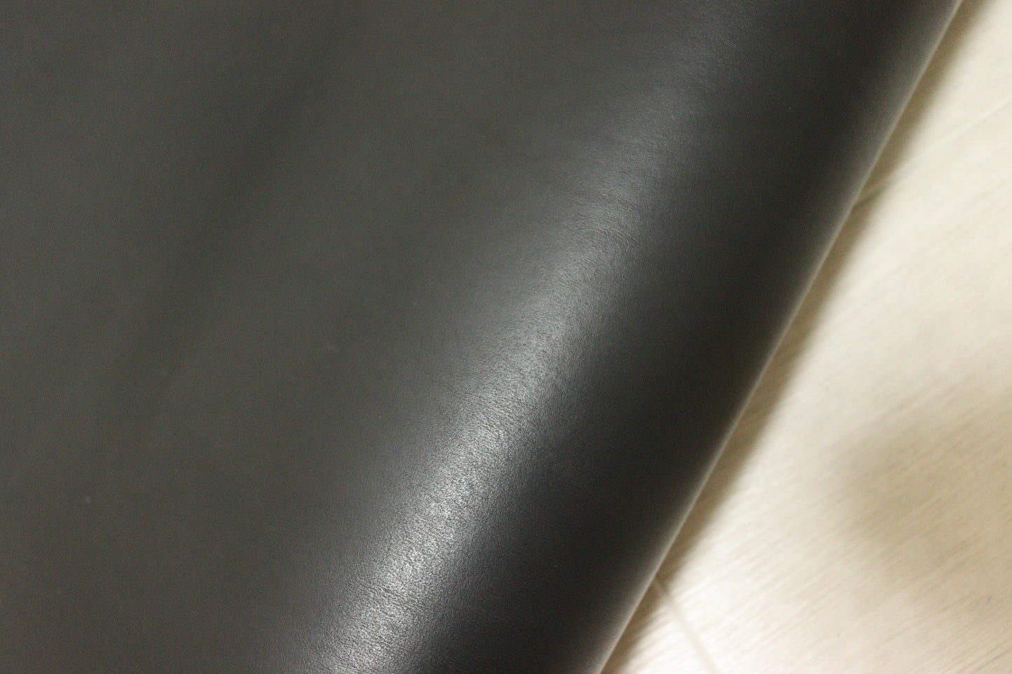 ds70円！イタリアンレザー 　オイルヌメ　ブラック　ショルダー　スムース加工　135ds