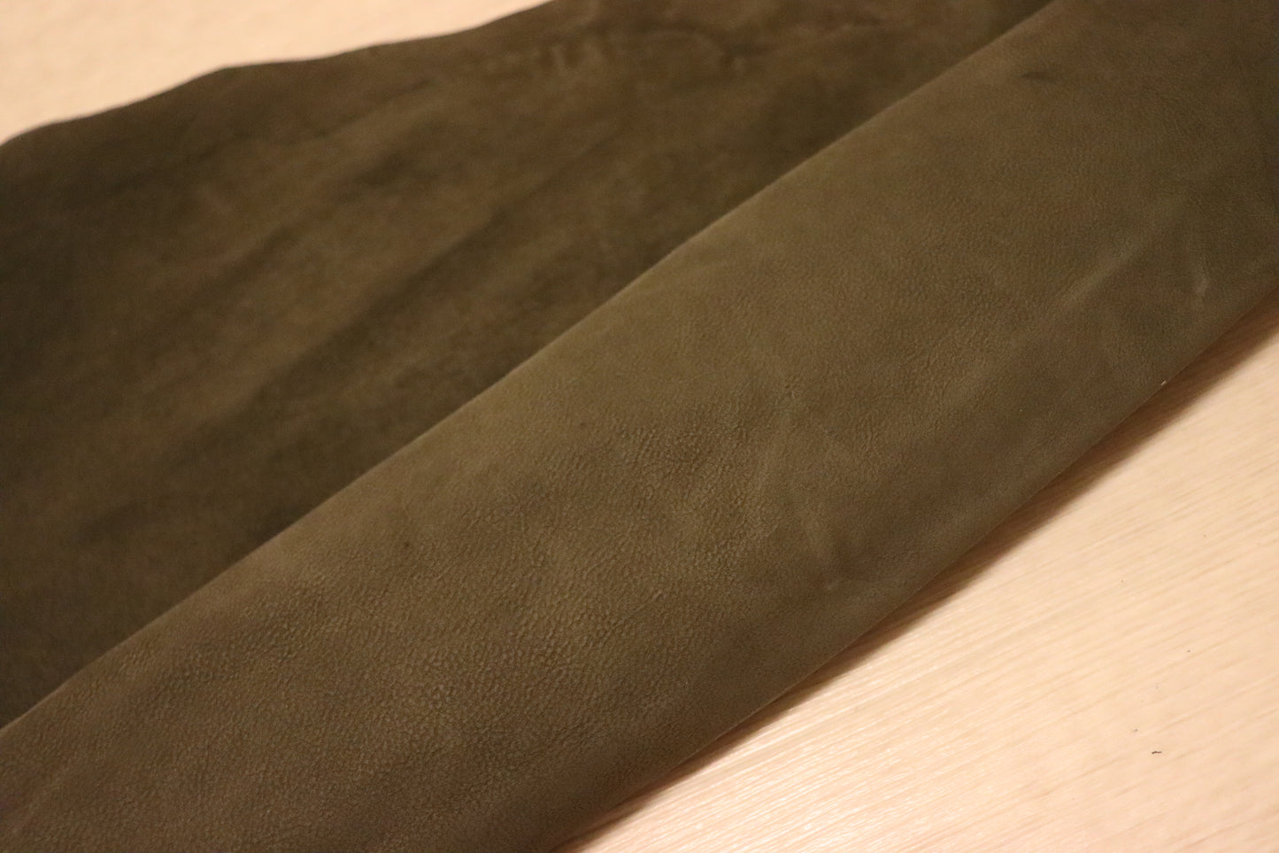 ds28円！新入荷！イタリアンレザー　吟すり加工　カーフスキン　オリーブ　118ds