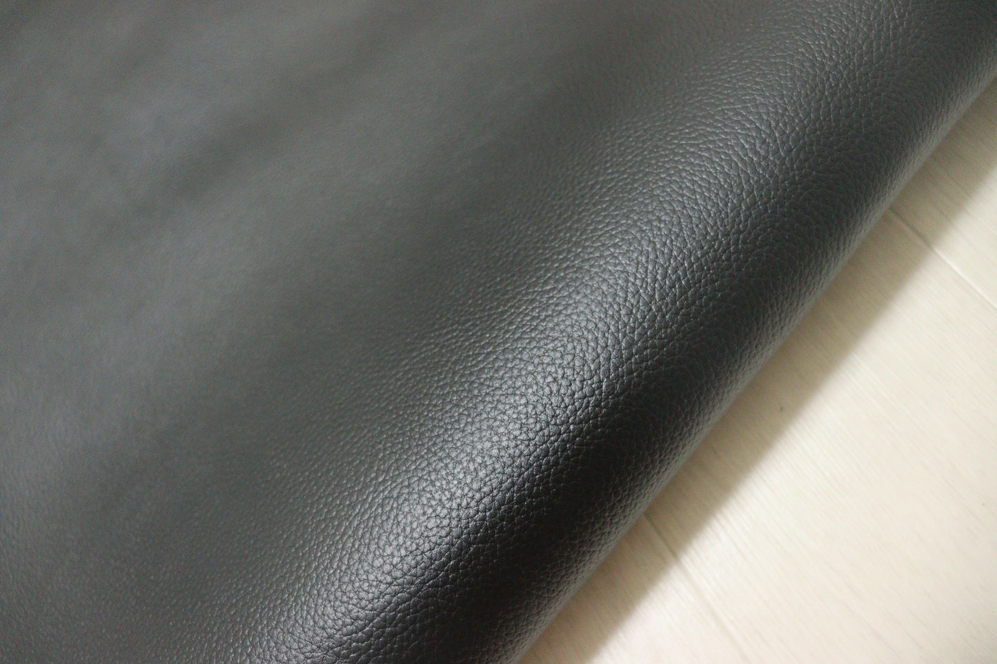 ds28円！新入荷！ブラック　シボ型押し　顔料仕上げ　180ds