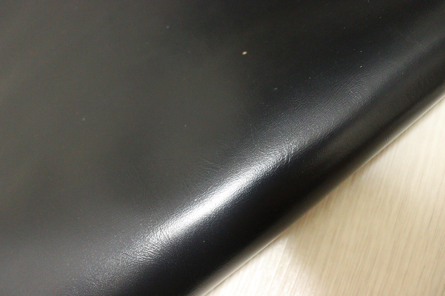 DS25円！新入荷！顔料仕上げ　中艶ブラック　スムース加工　200DS