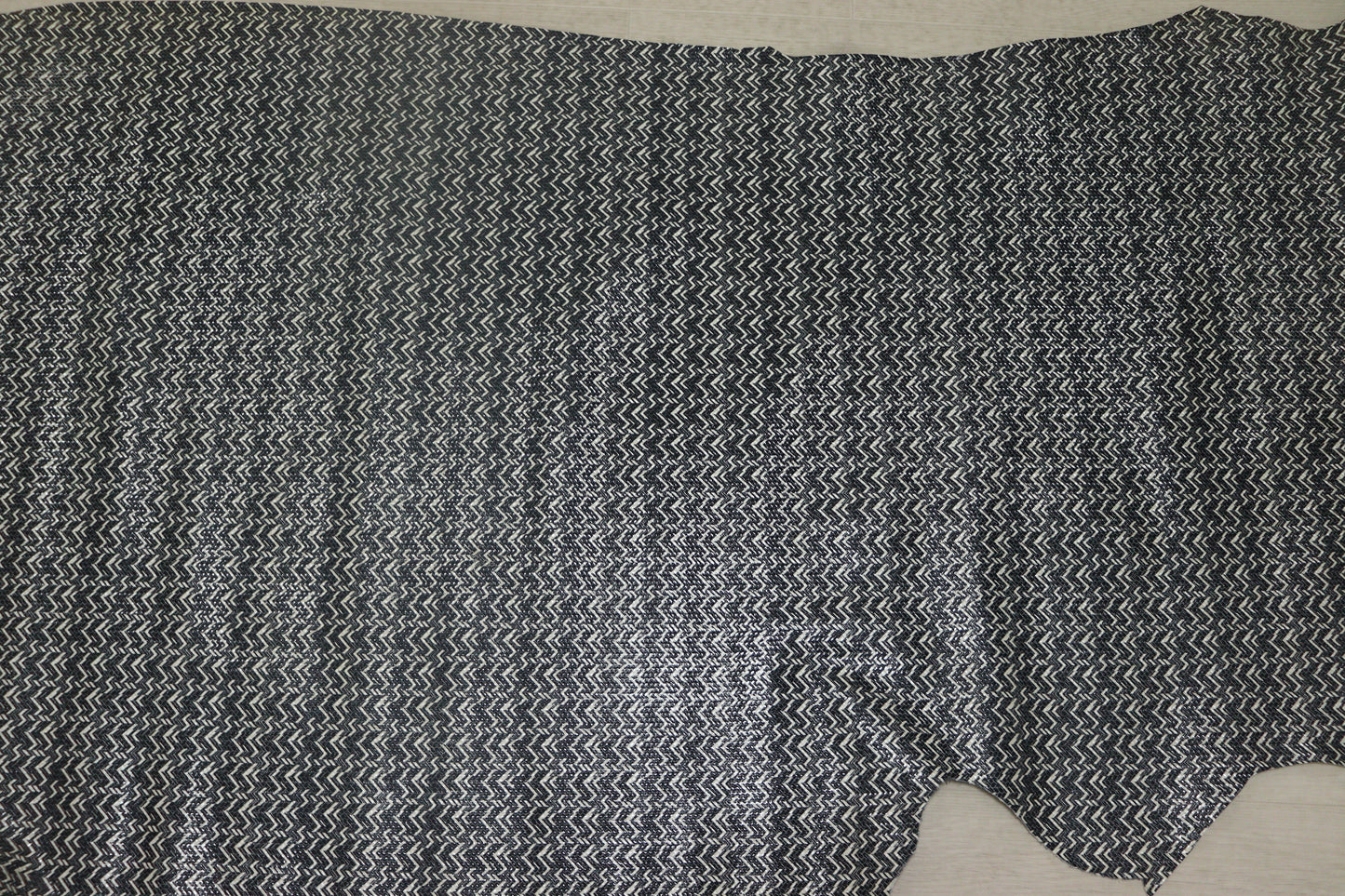 ds28円！新入荷！顔料仕上げ　ブラック×ホワイト　メッシュ型押し　160ds