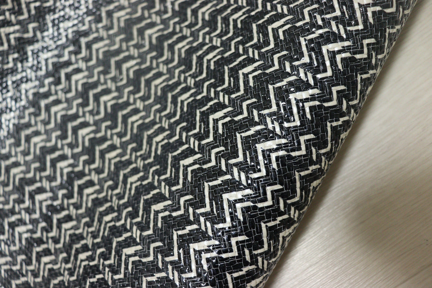 ds28円！新入荷！顔料仕上げ　ブラック×ホワイト　メッシュ型押し　160ds