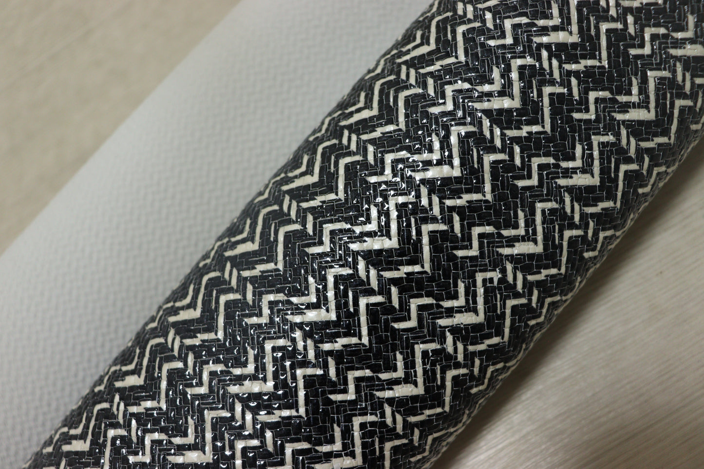 ds28円！新入荷！顔料仕上げ　ブラック×ホワイト　メッシュ型押し　160ds