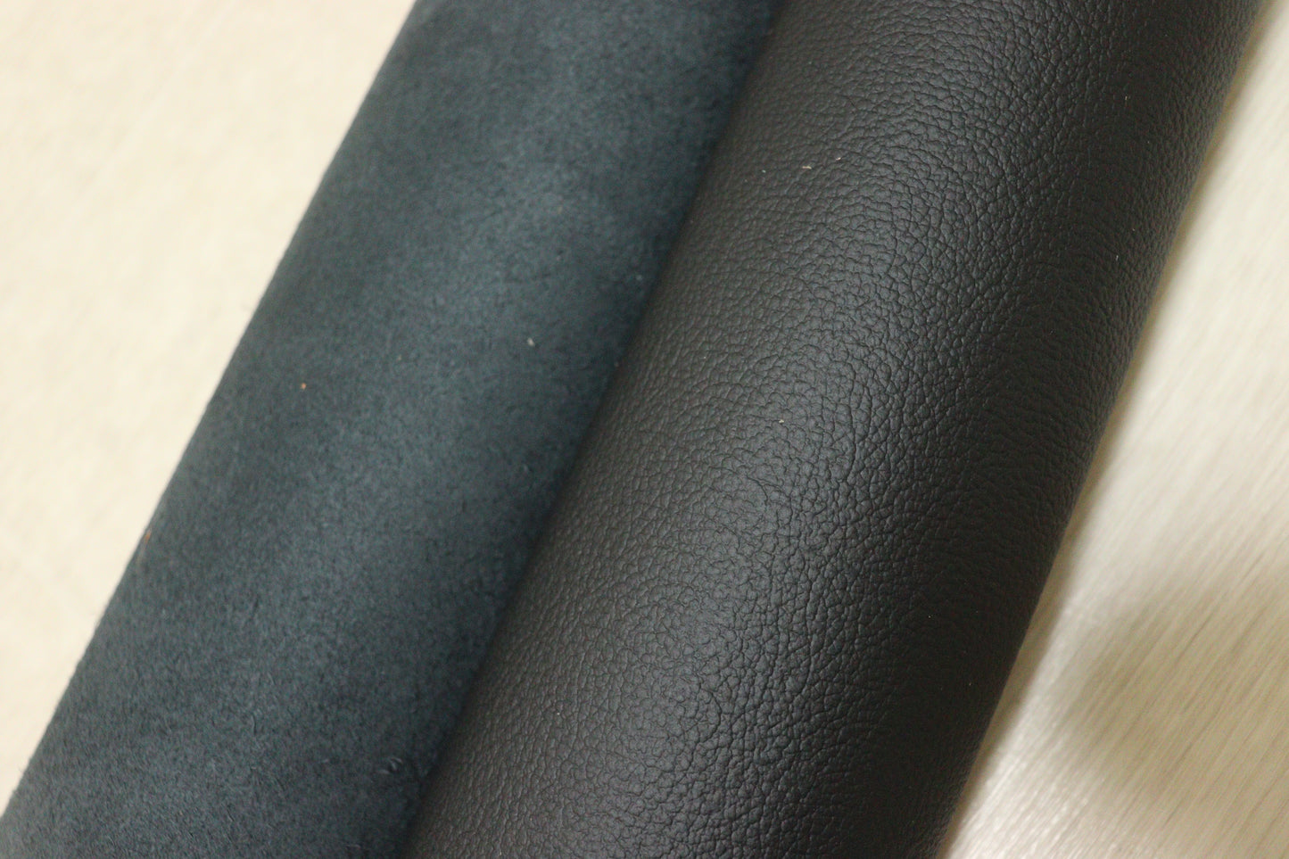 ds28円！イタリアンレザー　顔料仕上げ　ブラック　シュリンク加工　252ds