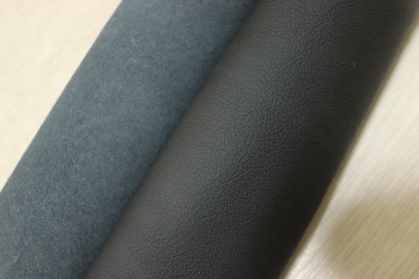 ds28円！イタリアンレザー　顔料仕上げ　ブラック　シボ型押し　272ds