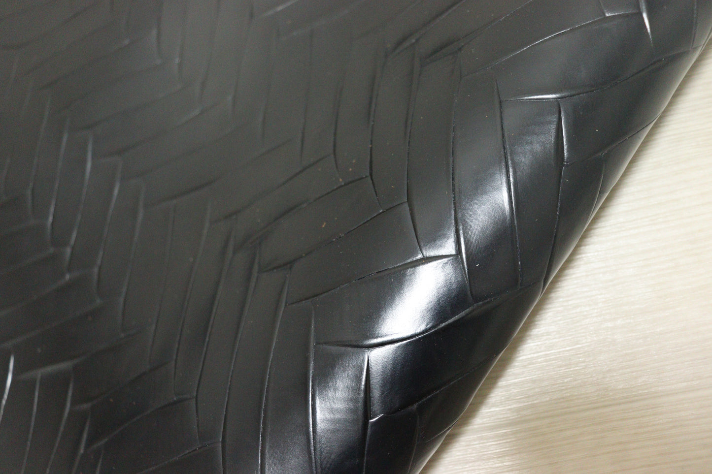 ds30円！新入荷！イタリアンレザー　トスカーナ　ガラス　エンボス加工　ブラック120ds