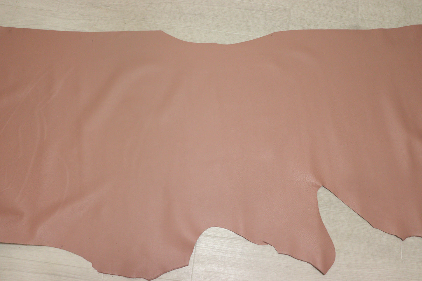 ds28円！新入荷！イタリアンレザー　シュリンプピンク　スムース加工　142ds