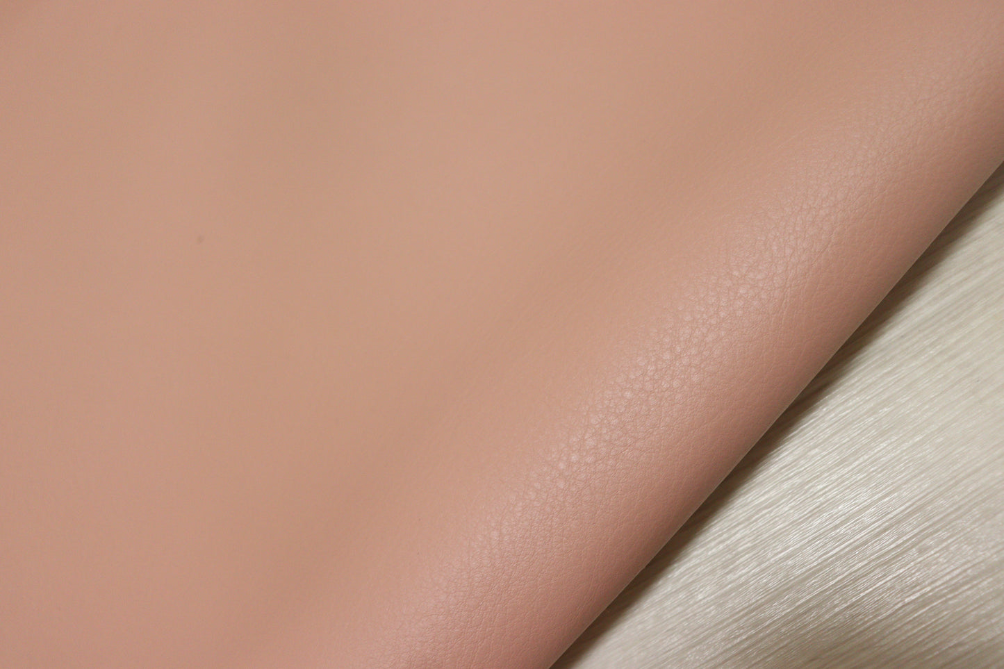 ds28円！新入荷！イタリアンレザー　シュリンプピンク　スムース加工　142ds