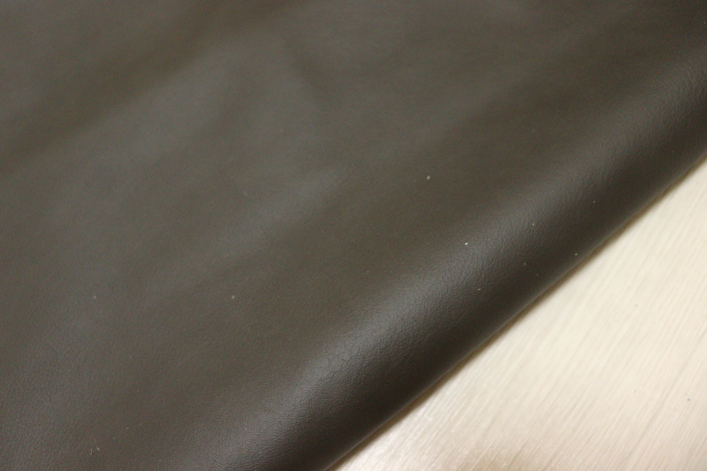 ds28円！新入荷！イタリアンレザー　オリーブ　スムース加工　272ds