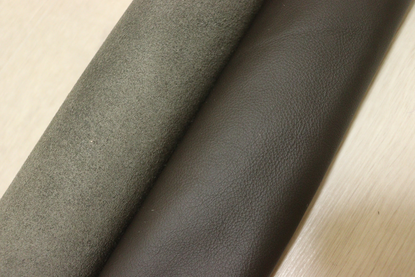 ds28円！新入荷！イタリアンレザー　オリーブ　スムース加工　272ds