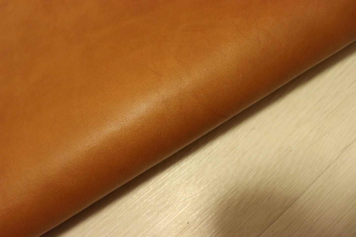 ds72円！新入荷!オイルヌメ　キャメル　染料仕上げ　ショルダー　153ds