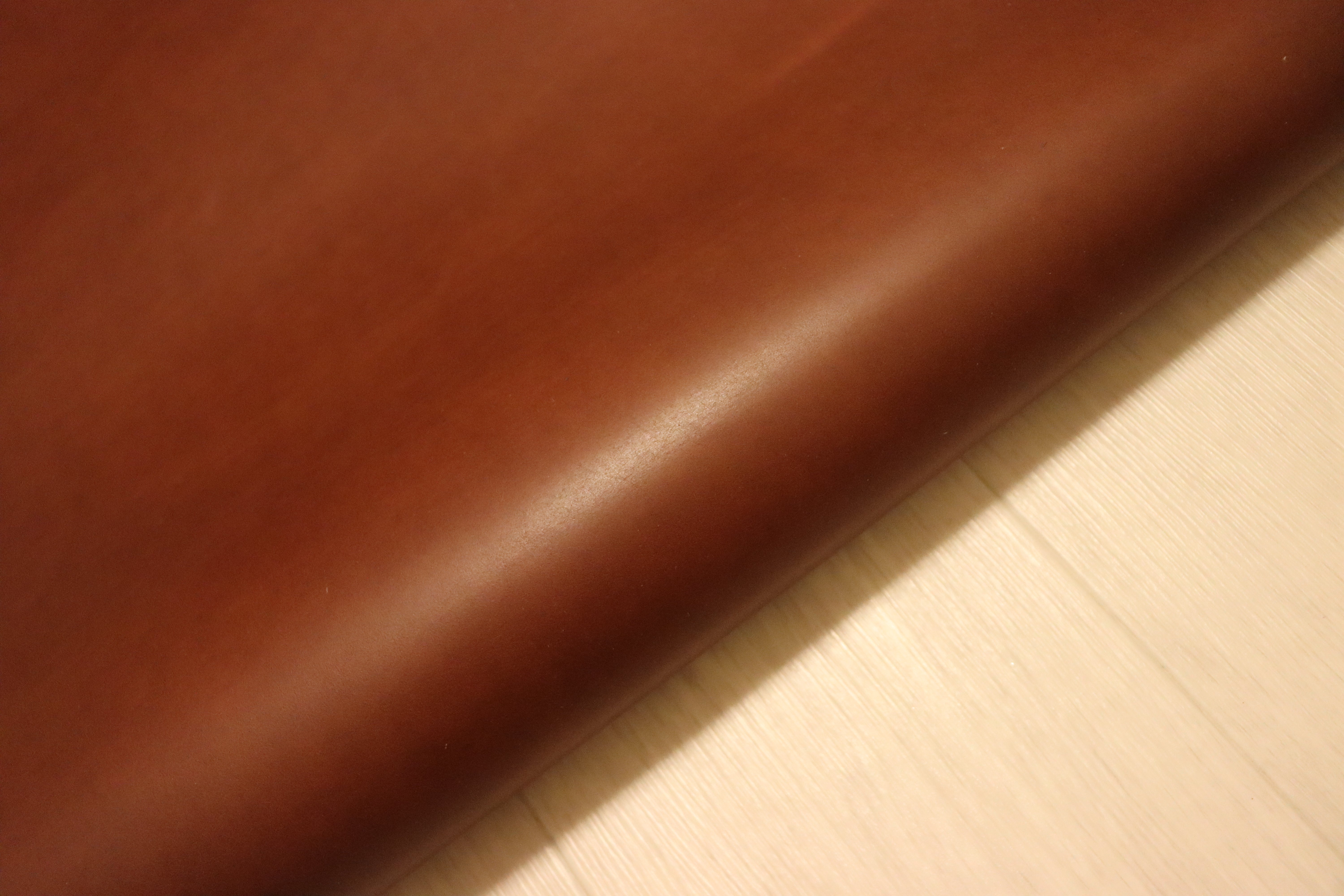 牛革　しわシボ　アニリン　キャメル系　1.6mm前後　200デシ 牛革 コンビ鞣し アニリン シワしぼ 濃キャメル 系 1.6mm前後 214デシ