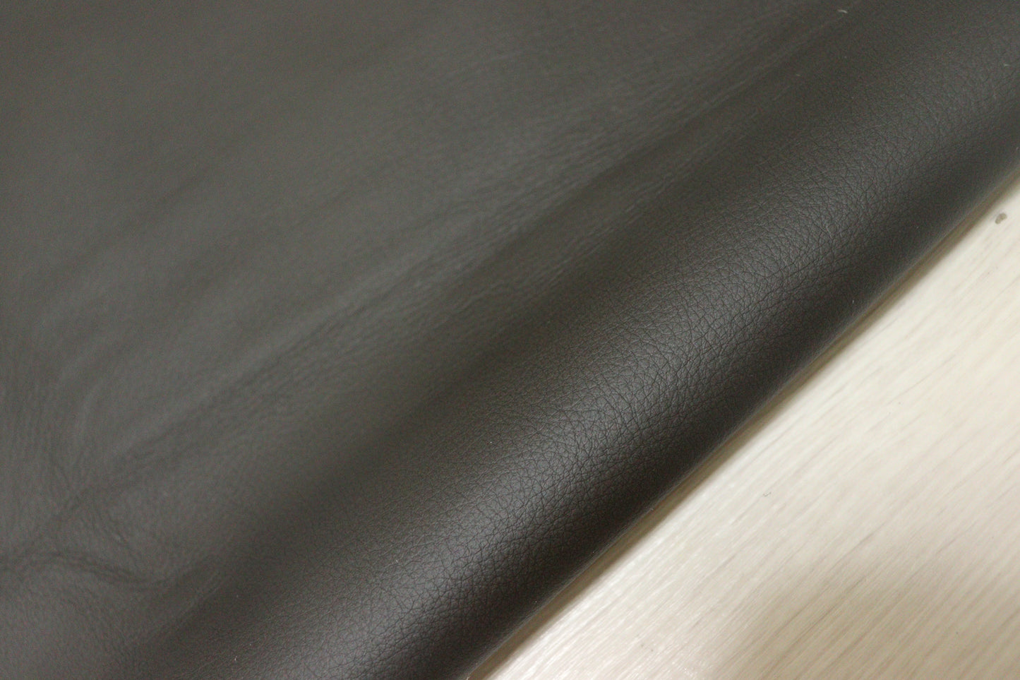 ds25円！新入荷！イタリアンレザー　ダークオリーブ　弱シュリンク加工　209ds