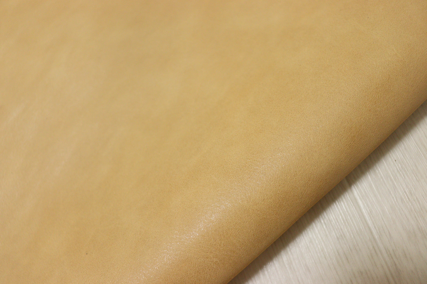 ds30円！新入荷！イタリアンレザー　セミベジタブル　プルアップ加工　ナチュラル　246ds