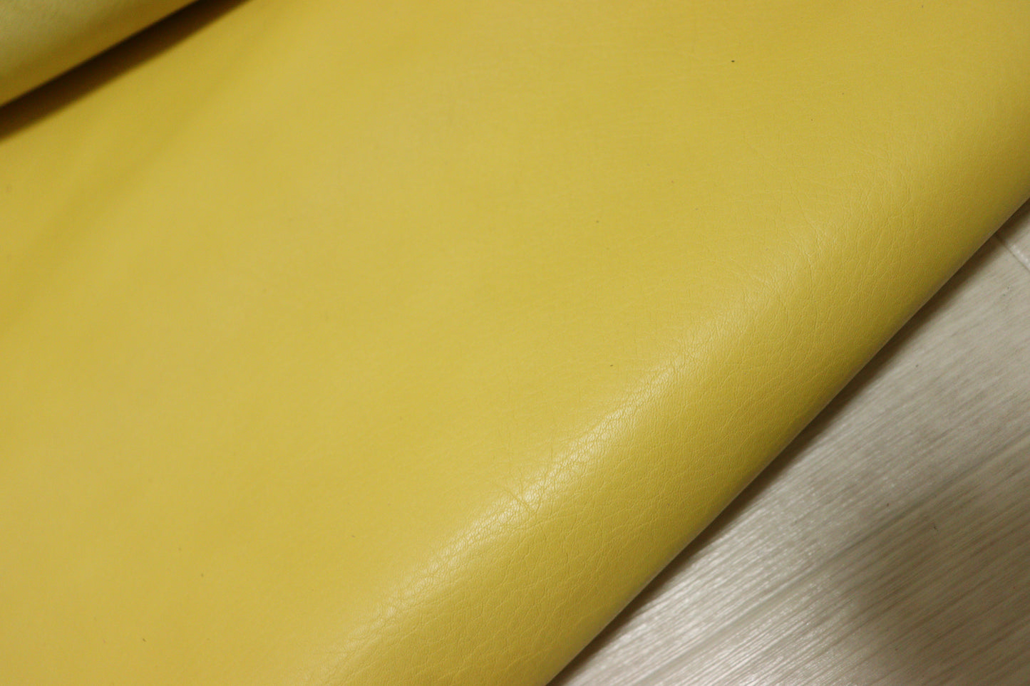 ds28円！新入荷！イエロー　スムース加工　250ds