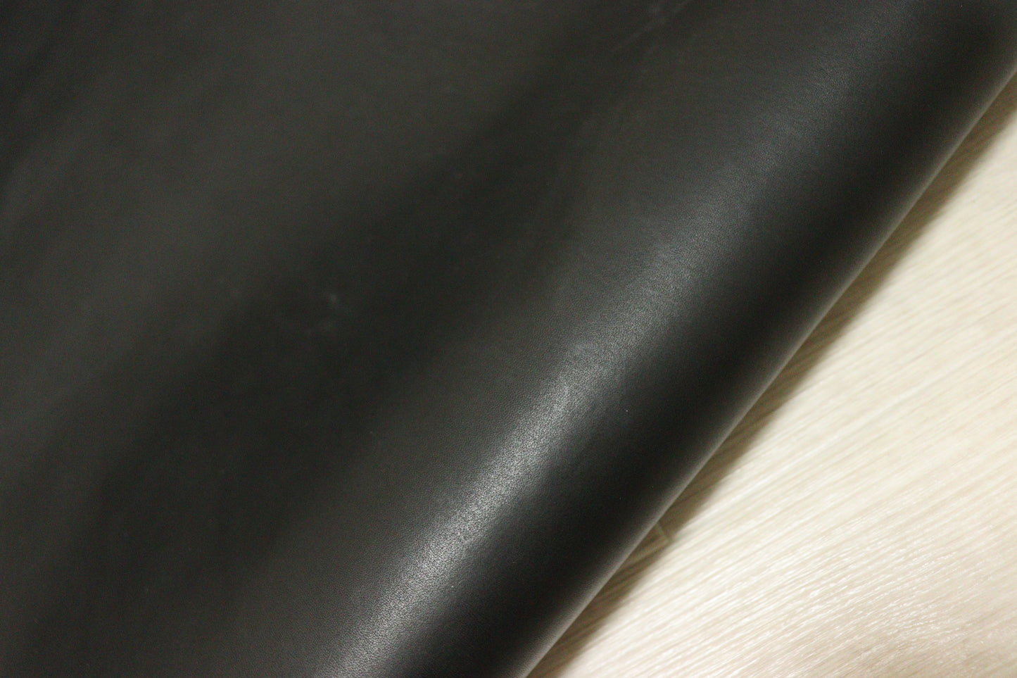 ds65円！イタリアンレザー 　オイルヌメ　ブラック　ショルダー　スムース加工　130ds