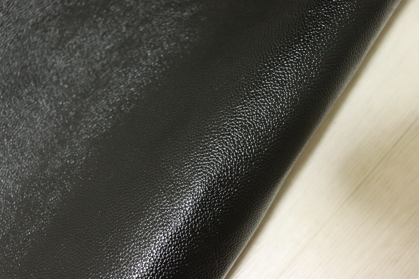 ds28円！新入荷！顔料仕上げ　中艶ブラック　シボ型押し　208ds