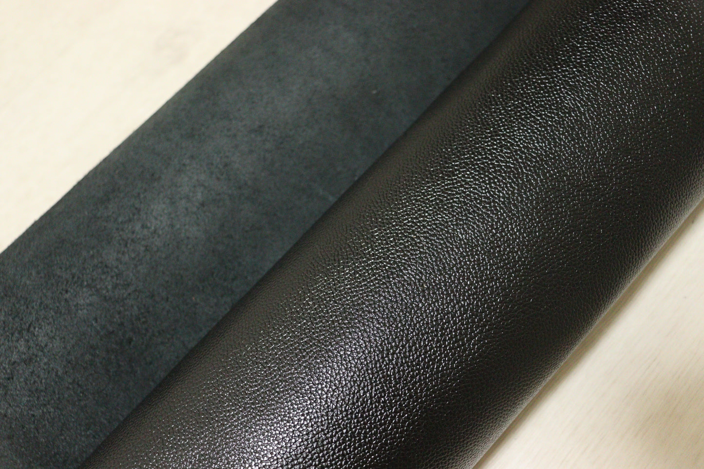 ds28円！新入荷！顔料仕上げ　中艶ブラック　シボ型押し　220ds
