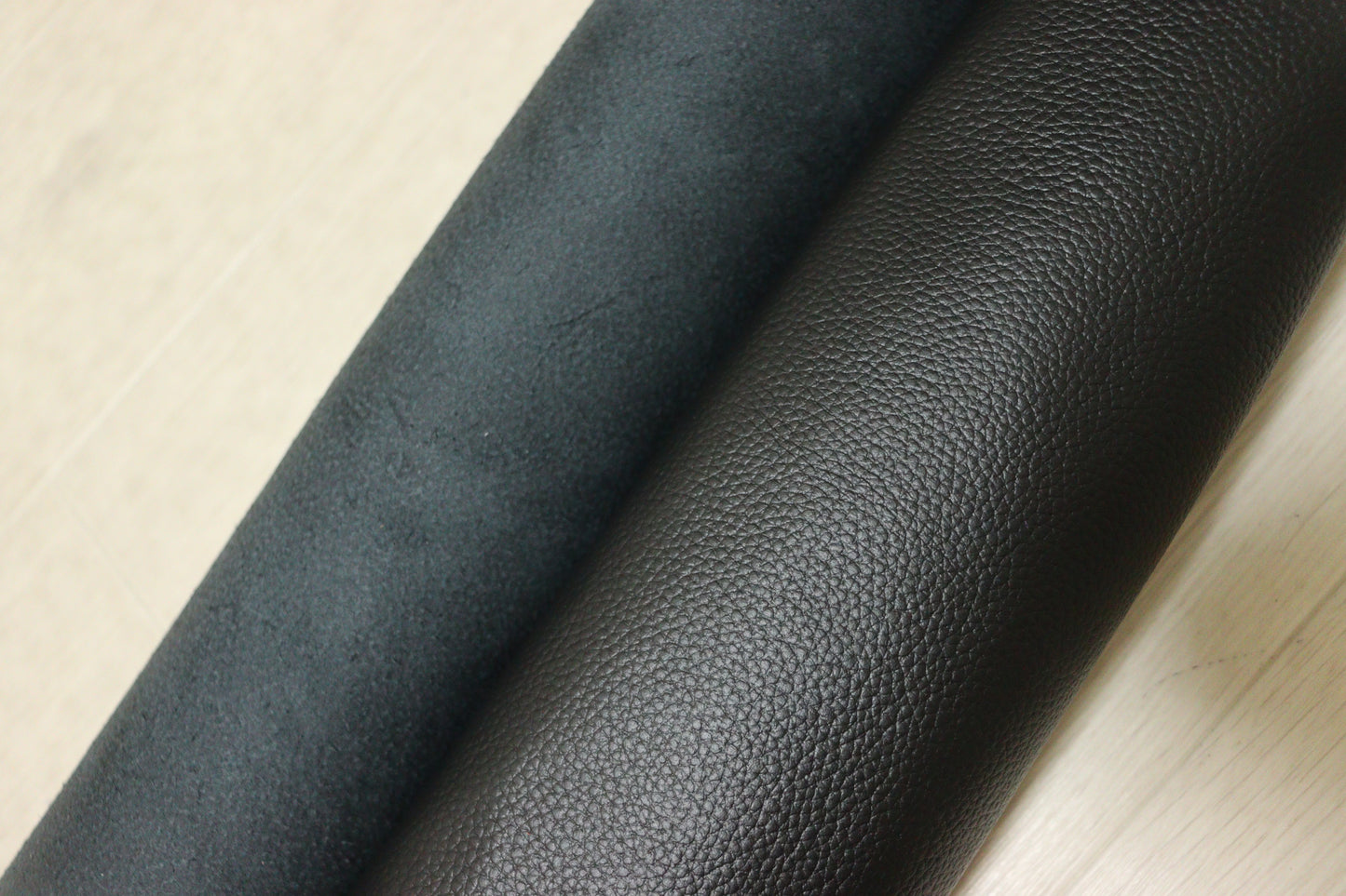 ds28円！新入荷！イタリアンレザー　顔料仕上げ　ブラック　シボ型押し　308ds