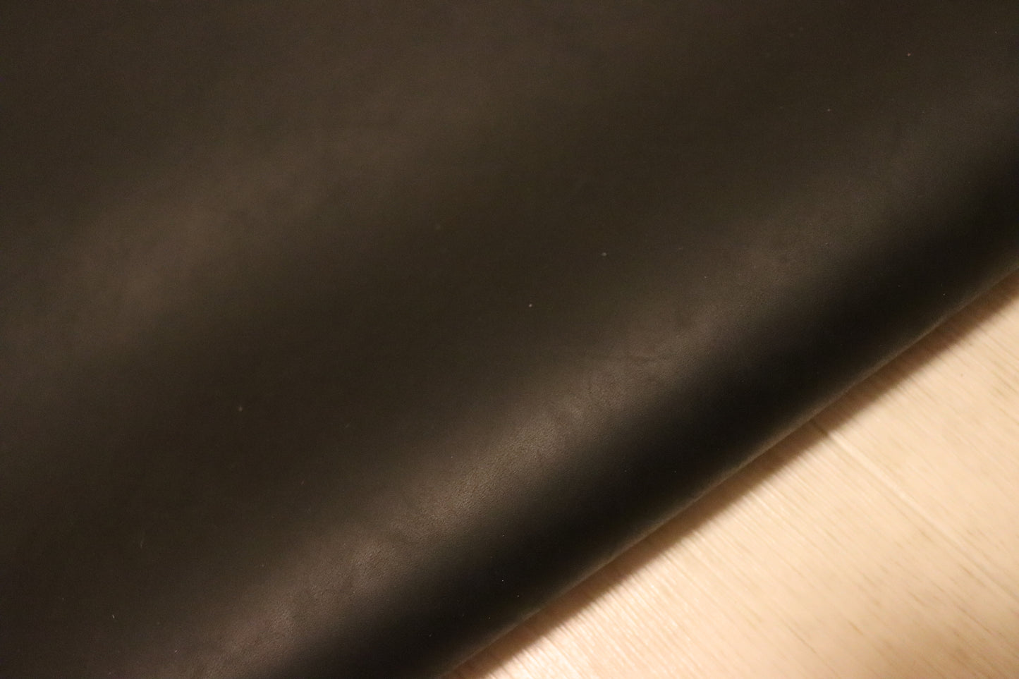 ds60円！新入荷！イタリアンレザー　スムース加工　ヌメ革　ブラック　ベンズ　119ds