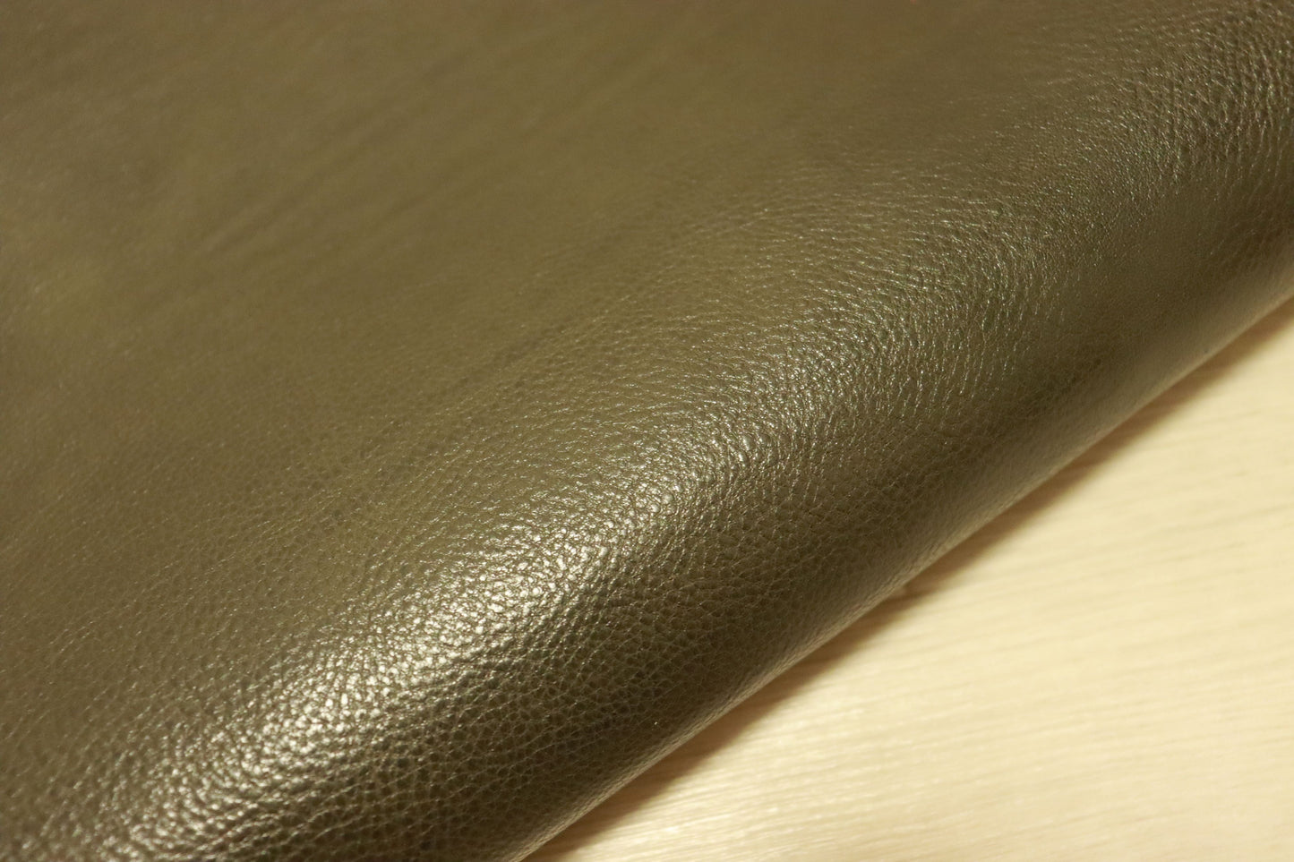 ds72円！新入荷！上質！イタリアンレザー　ショルダー　シュリンク加工　オリーブ　100ds